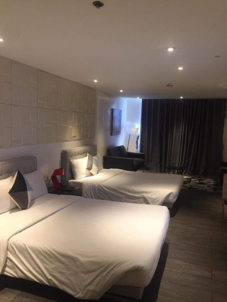 City Park Hotel Residences Taguig Buitenkant foto