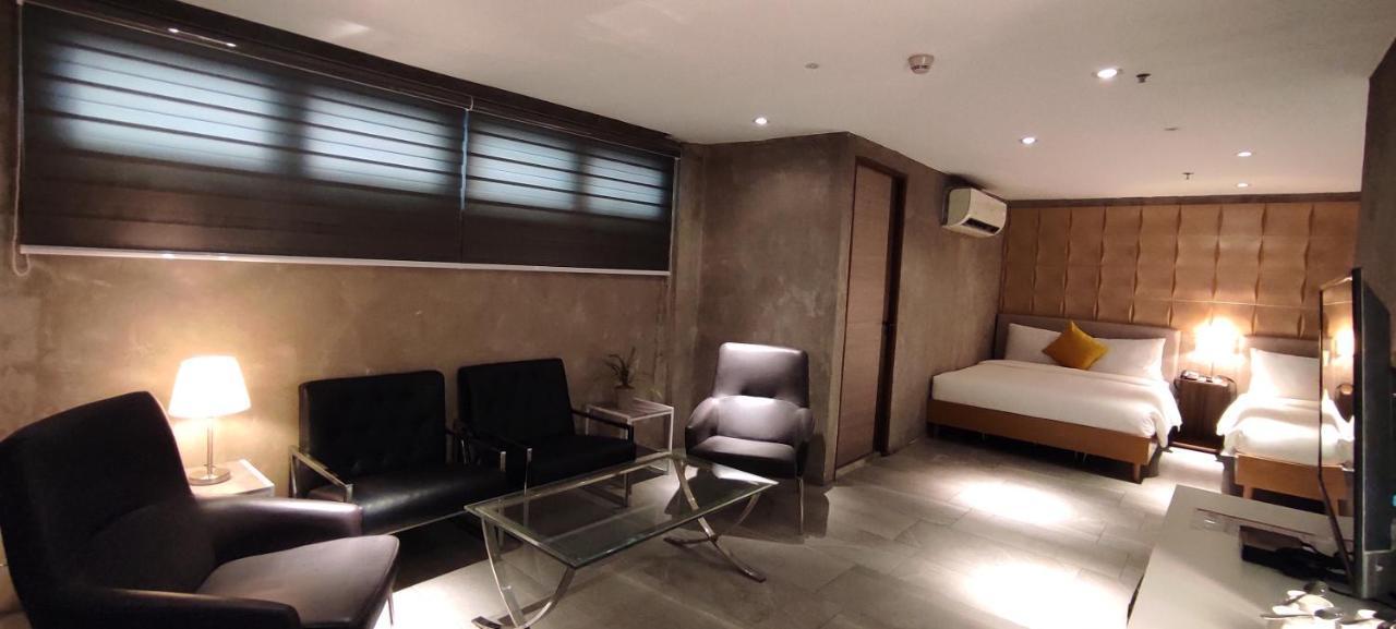 City Park Hotel Residences Taguig Buitenkant foto