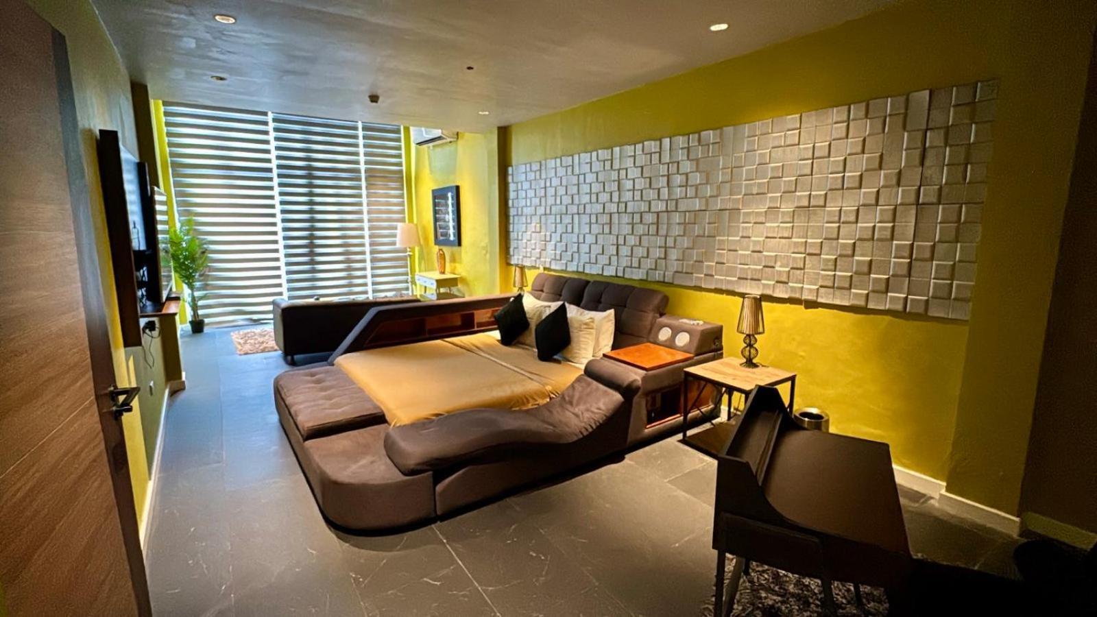 City Park Hotel Residences Taguig Buitenkant foto
