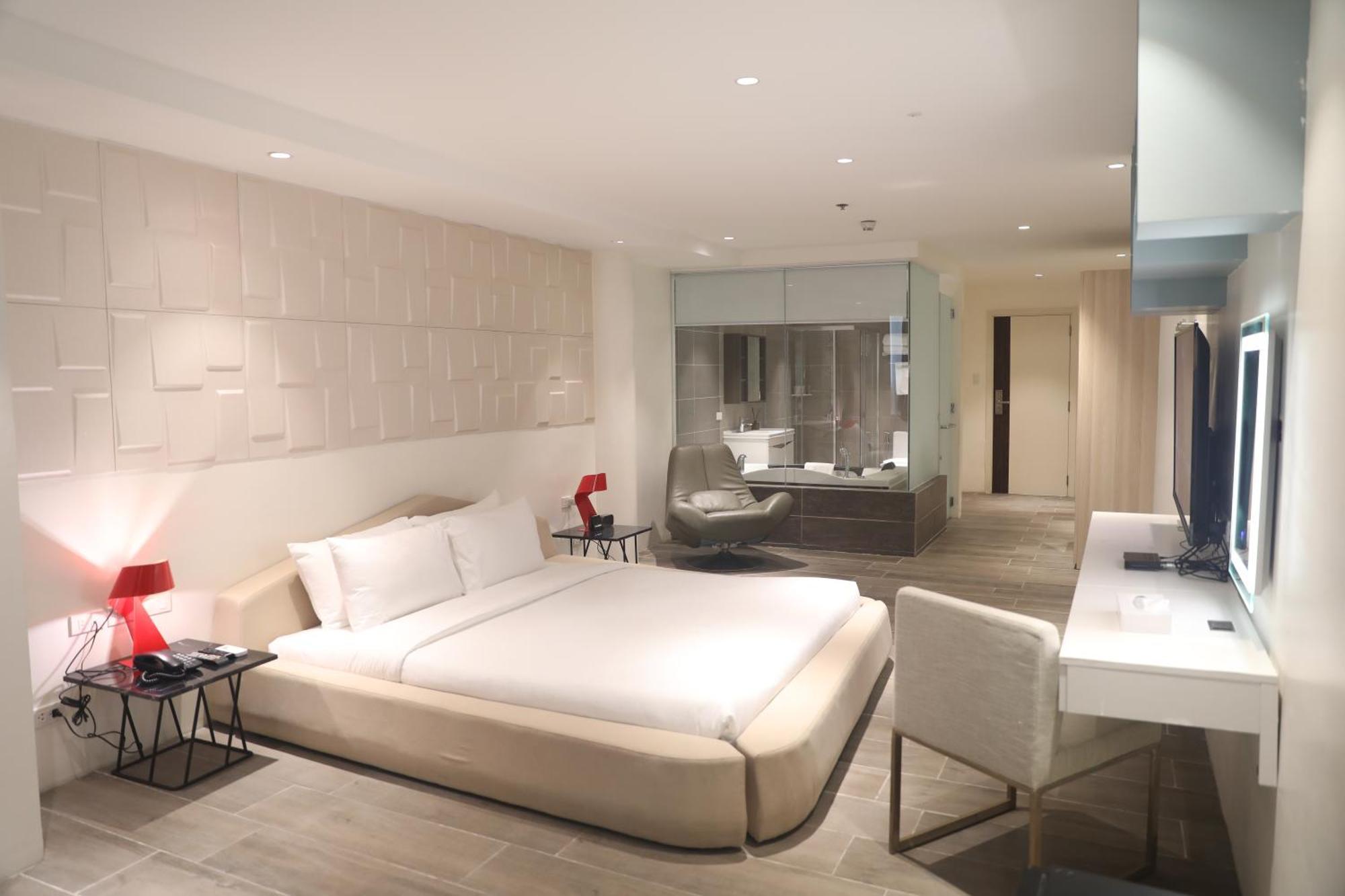 City Park Hotel Residences Taguig Buitenkant foto