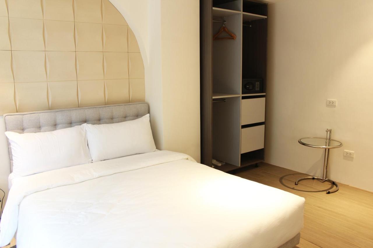 City Park Hotel Residences Taguig Buitenkant foto
