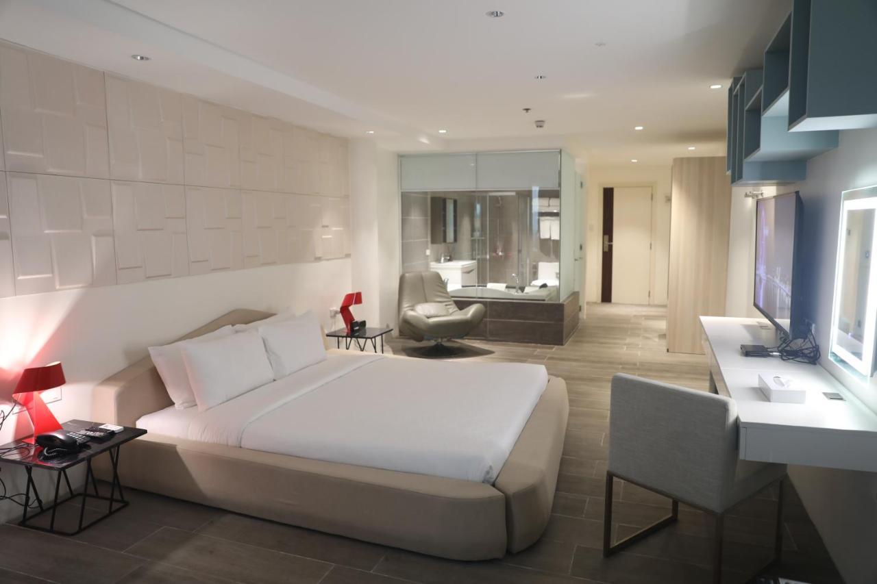 City Park Hotel Residences Taguig Buitenkant foto