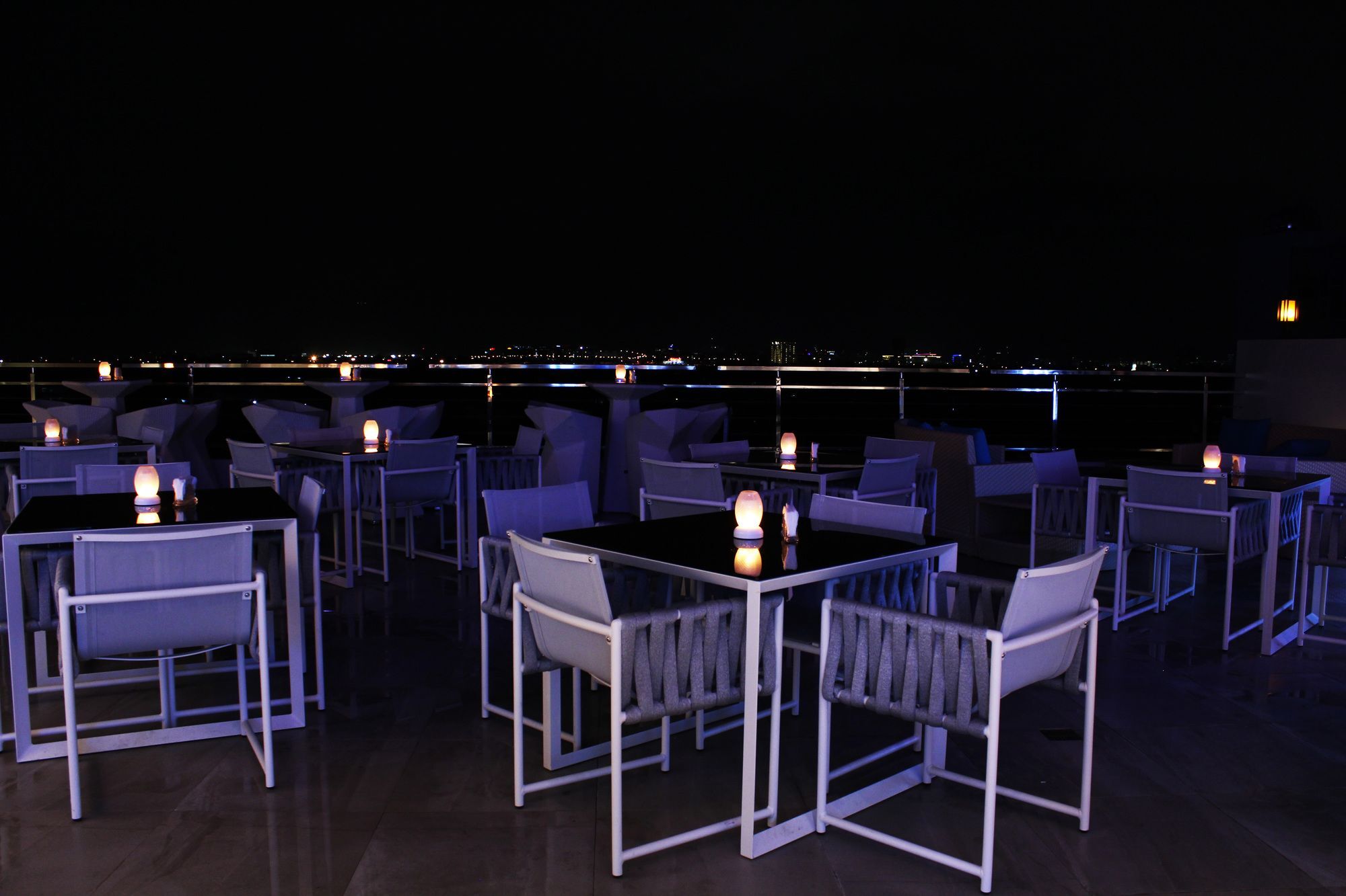 City Park Hotel Residences Taguig Buitenkant foto