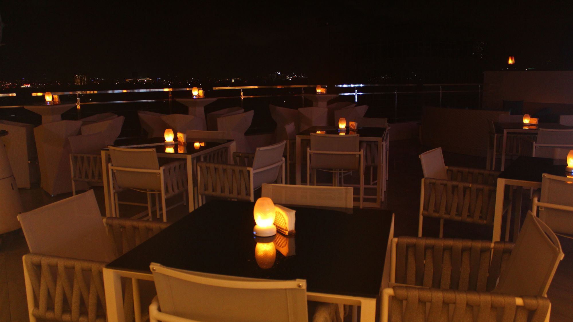 City Park Hotel Residences Taguig Buitenkant foto
